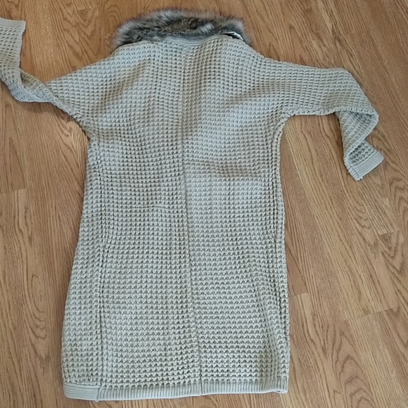 EUC faux fur neck cardigan - Picture 6 of 6
